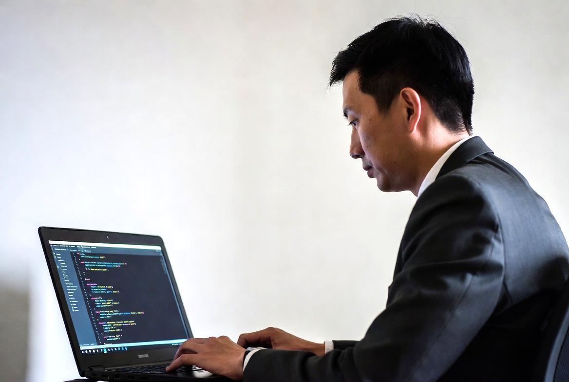 Pythonがスクレイピングで選ばれ続ける理由を技術的観点から解説する図