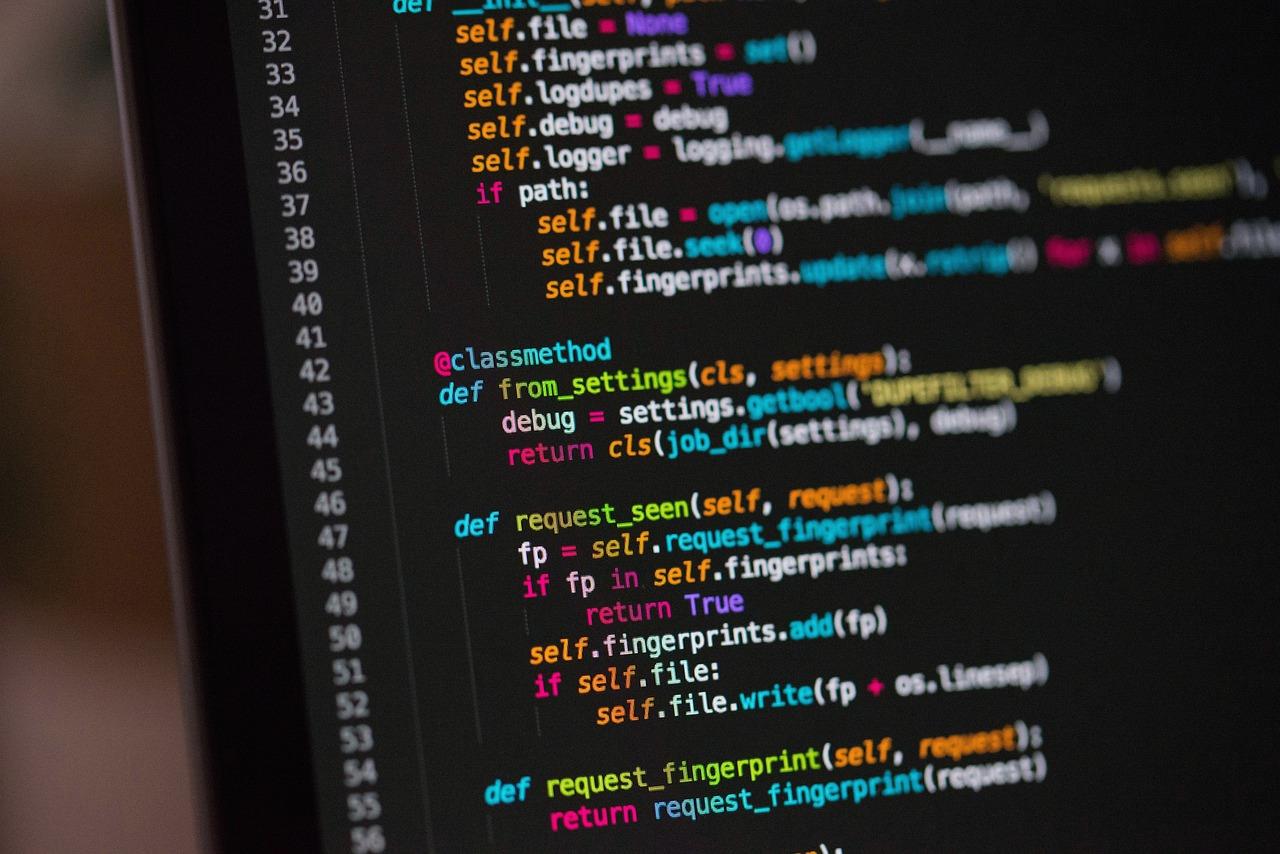TypeScriptとPythonのPlaywrightを比較して違いを整理する図解イメージ