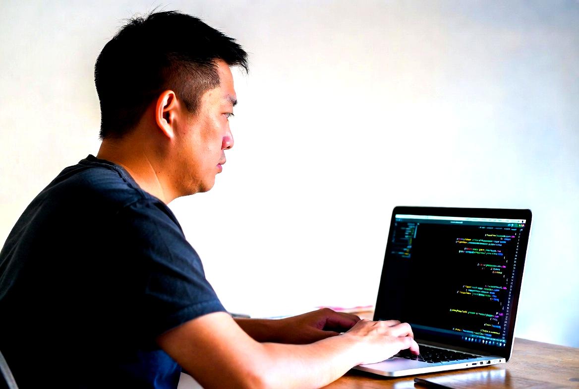 Pydanticで再帰的モデルを定義するコード構造のイメージ図