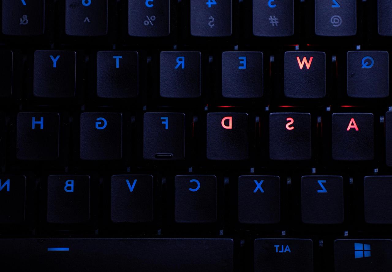 型推論と動的型付けに関するプログラミング言語の進化を示す画像