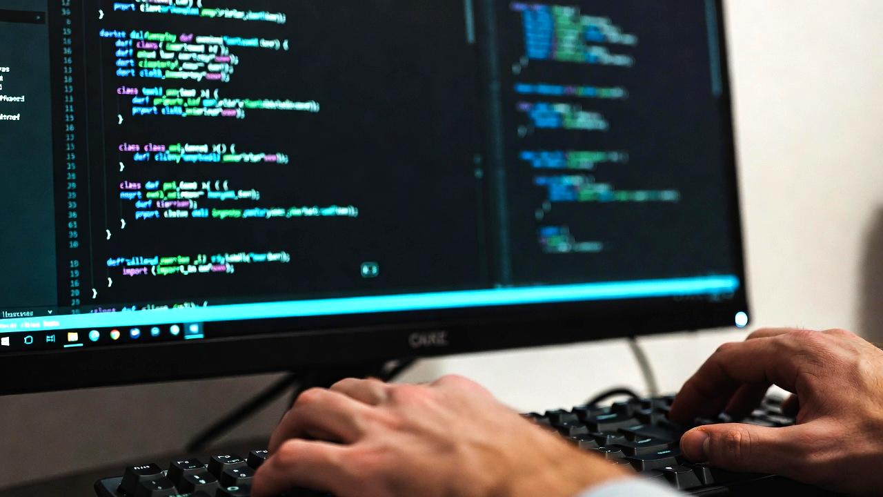 AWSを活用したクラウドバックエンド構成と言語選定のイメージ
