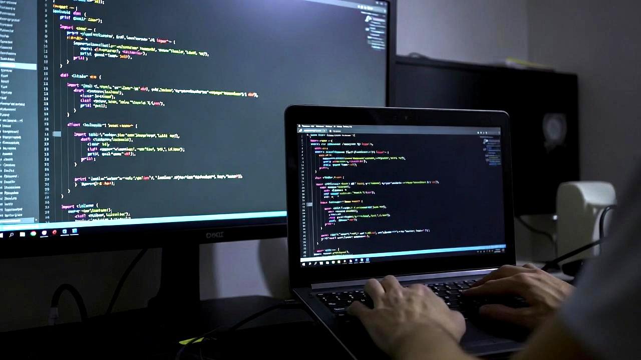 RubyとPythonの比較結果を踏まえて最適な技術選定を考えるイメージ