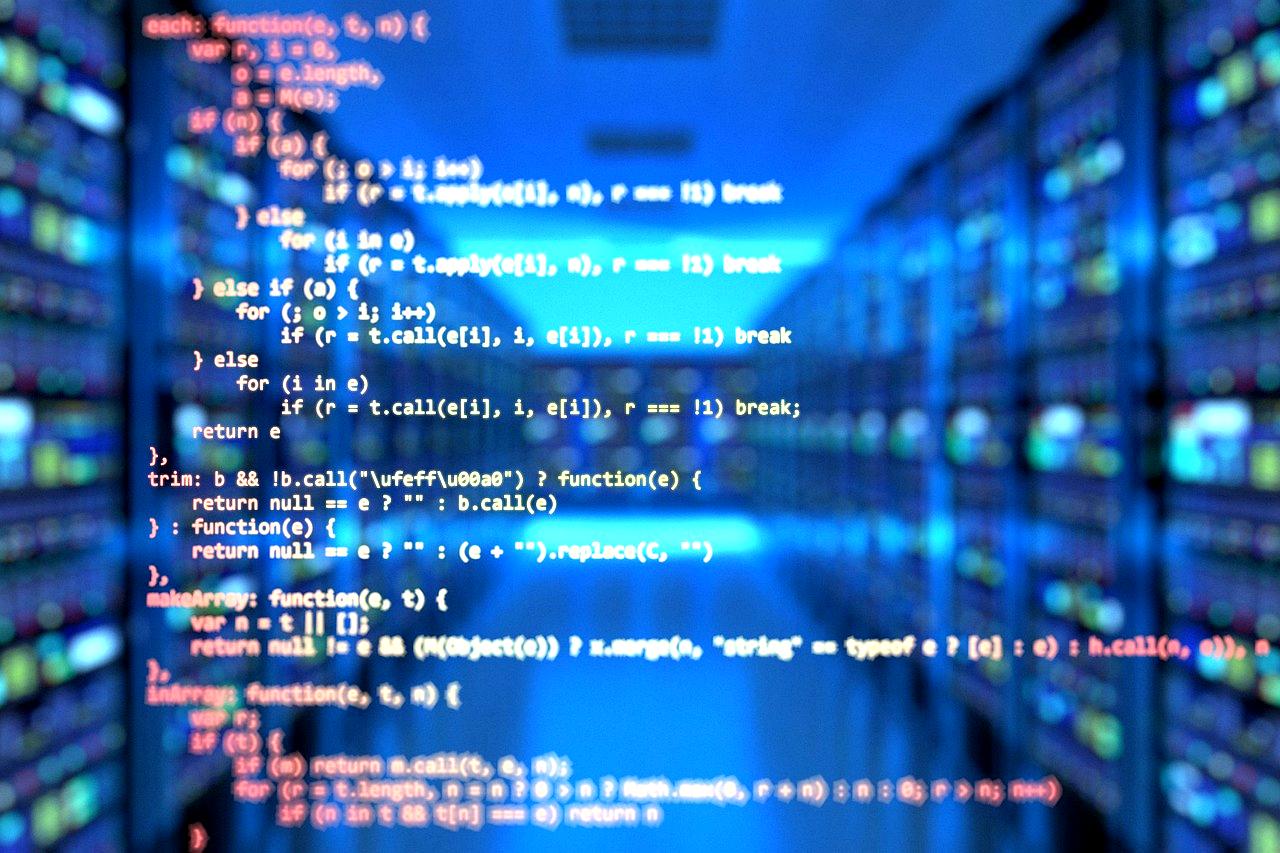 動的型付けと静的型付けの違いを比較したプログラミング概念の図