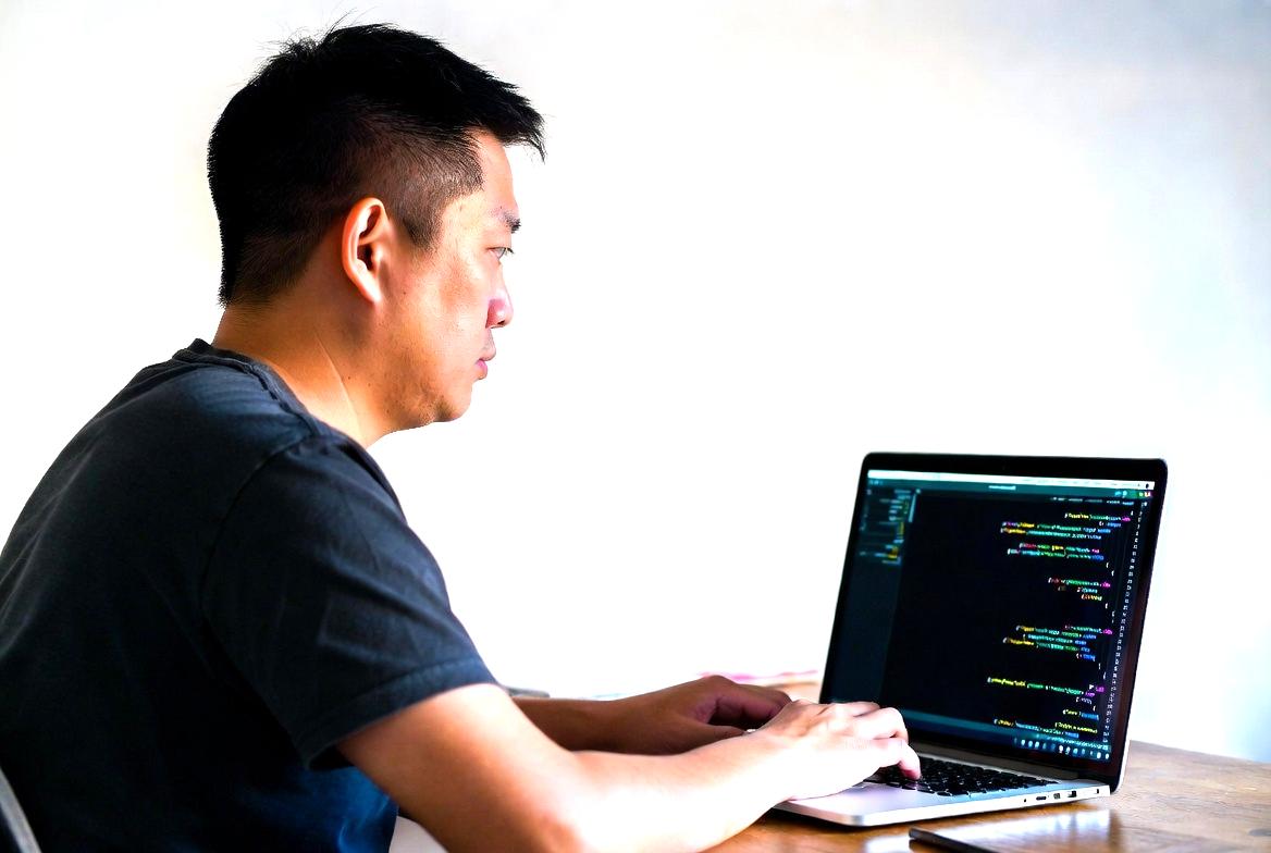 RubyとPHPの学習比較を通じて初心者向け言語選びを示すアイキャッチ画像