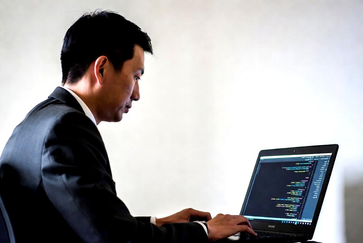 Pydanticでモデルを定義するPythonコード例のイメージ