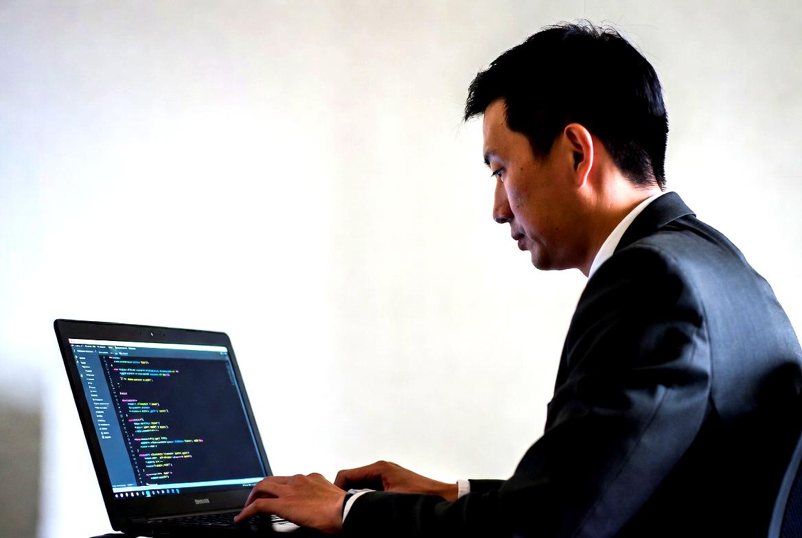クラウド環境で活躍するPythonの役割