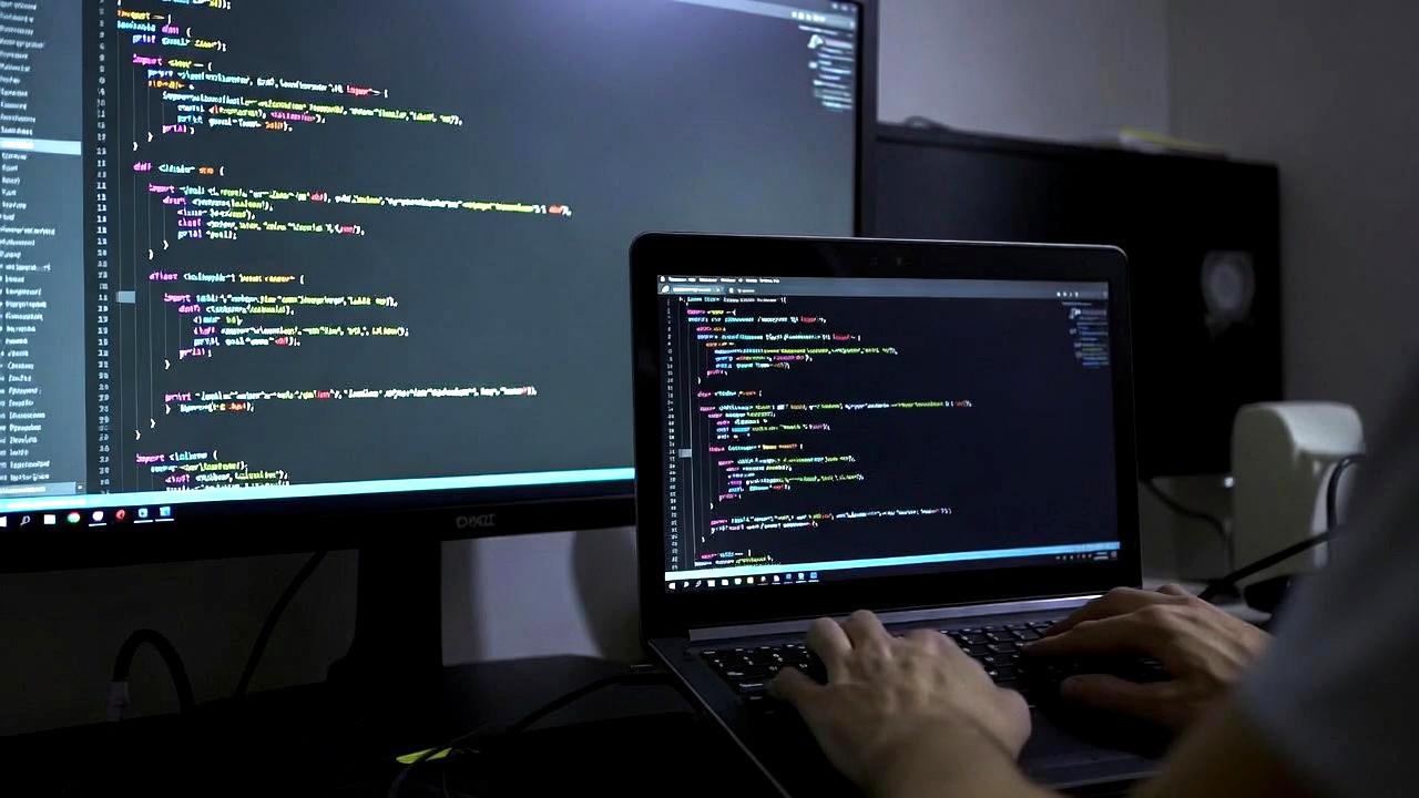 RubyとTypeScriptの比較を通じて最適なプログラミング言語選択を考えるイメージ