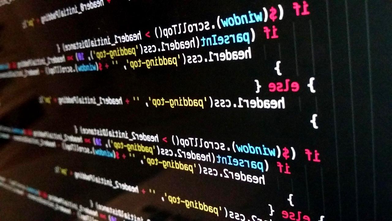 TypeScriptとJavaScriptの関係と型安全性を示す開発イメージ