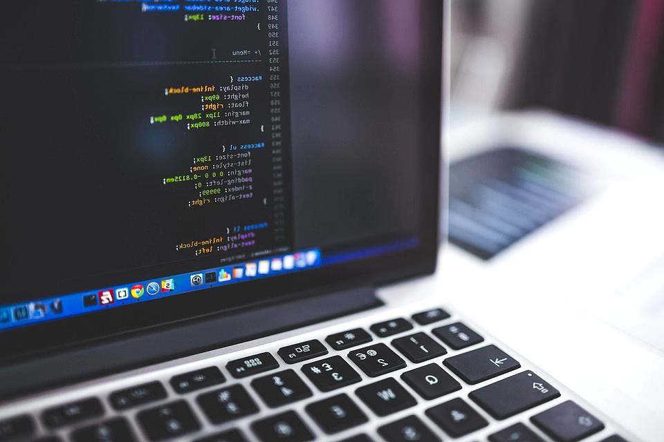 大規模開発におけるTypeScriptとJSDoc併用戦略の構成図