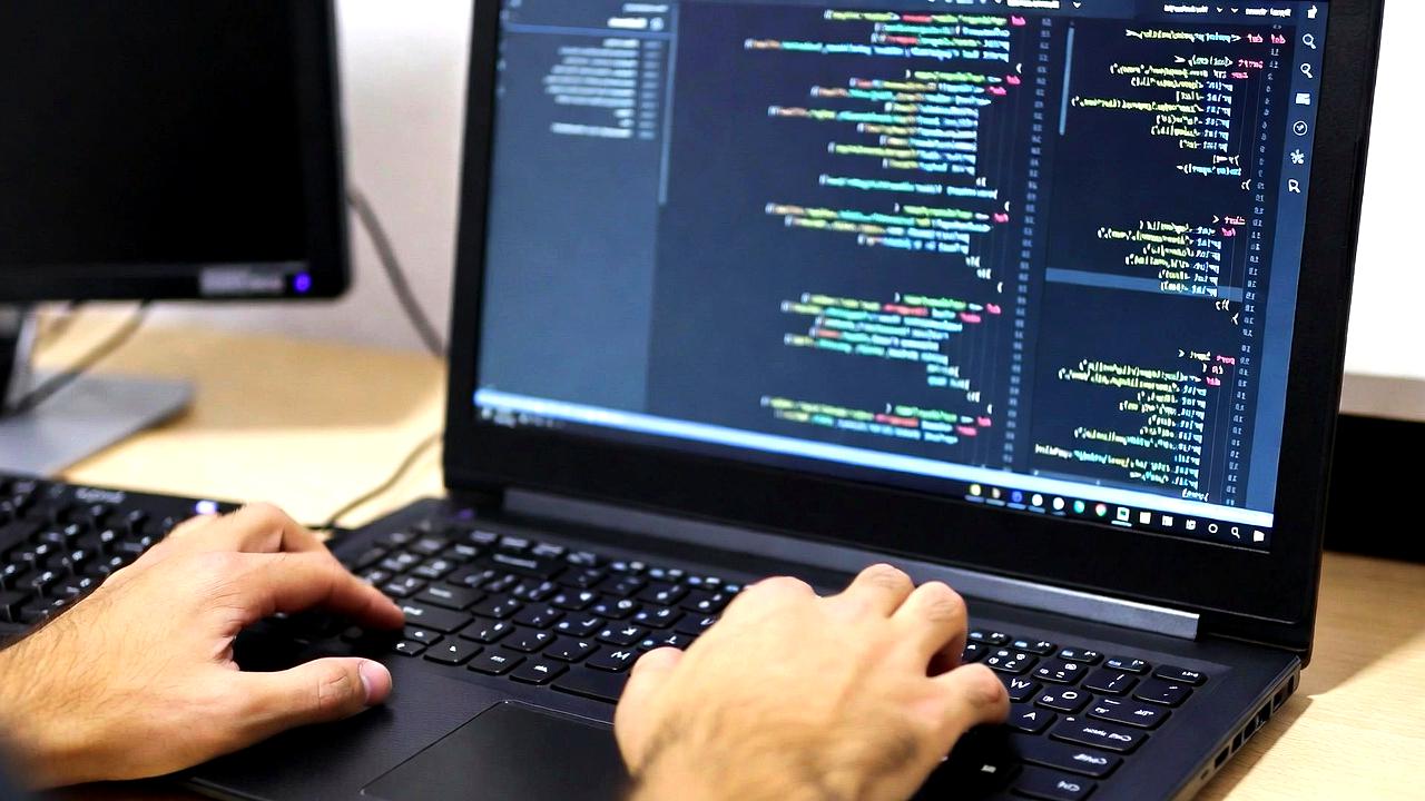 VSCodeやJetBrainsでのJava・Go・Rust開発環境の比較画面