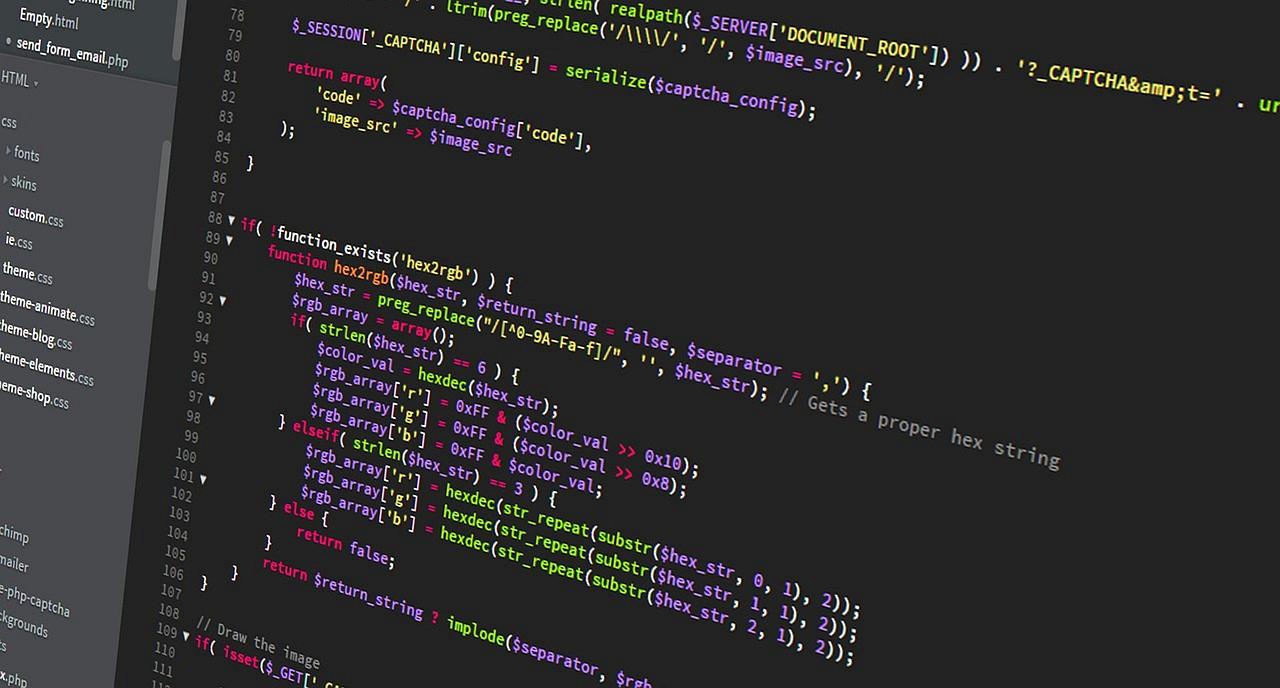 PHPエンジニア需要の継続を示すWeb開発イメージ