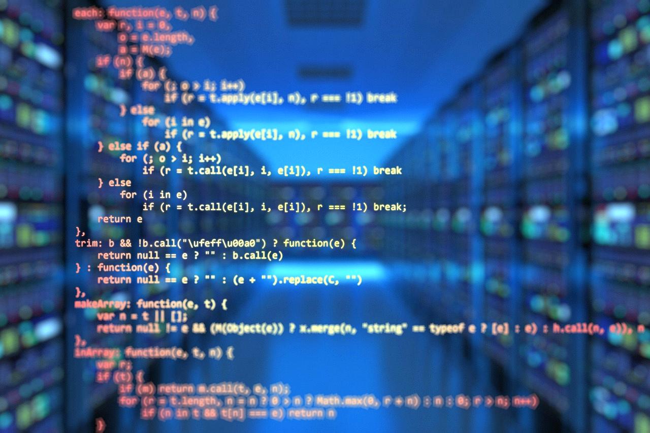 LaravelとTypeScriptの関係性と学習メリットを解説する技術記事のアイキャッチ