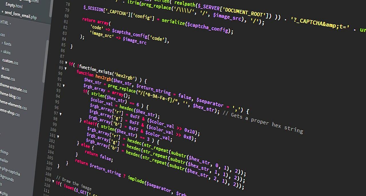 Go言語とLaravelの設計思想を比較する抽象的なイメージ