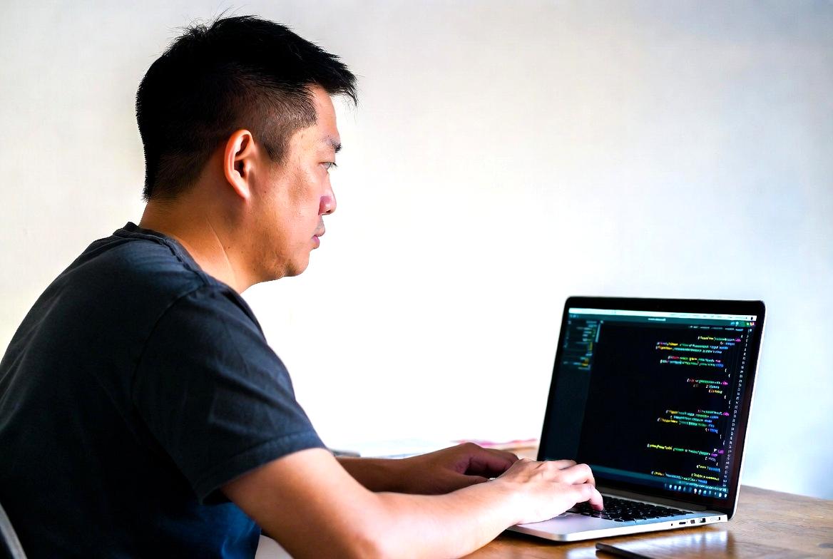 Pythonのコードと型ヒントの概念を示す抽象的な開発イメージ