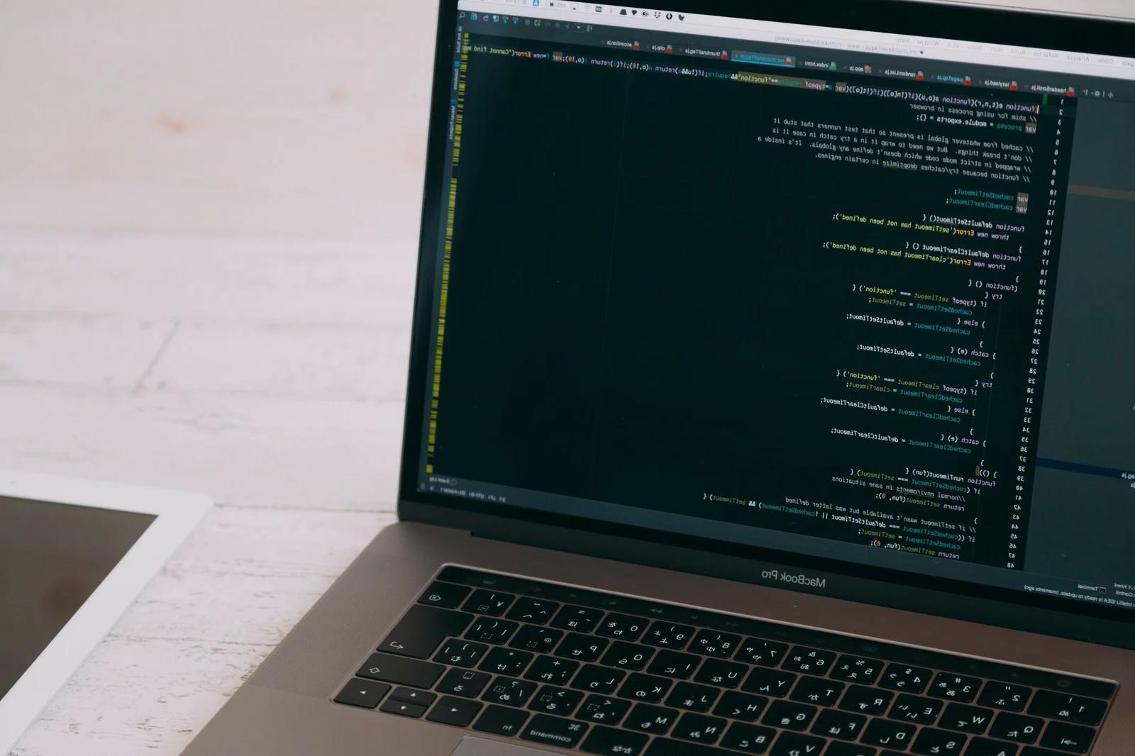 KotlinとJavaの選択を示す最終判断イメージ