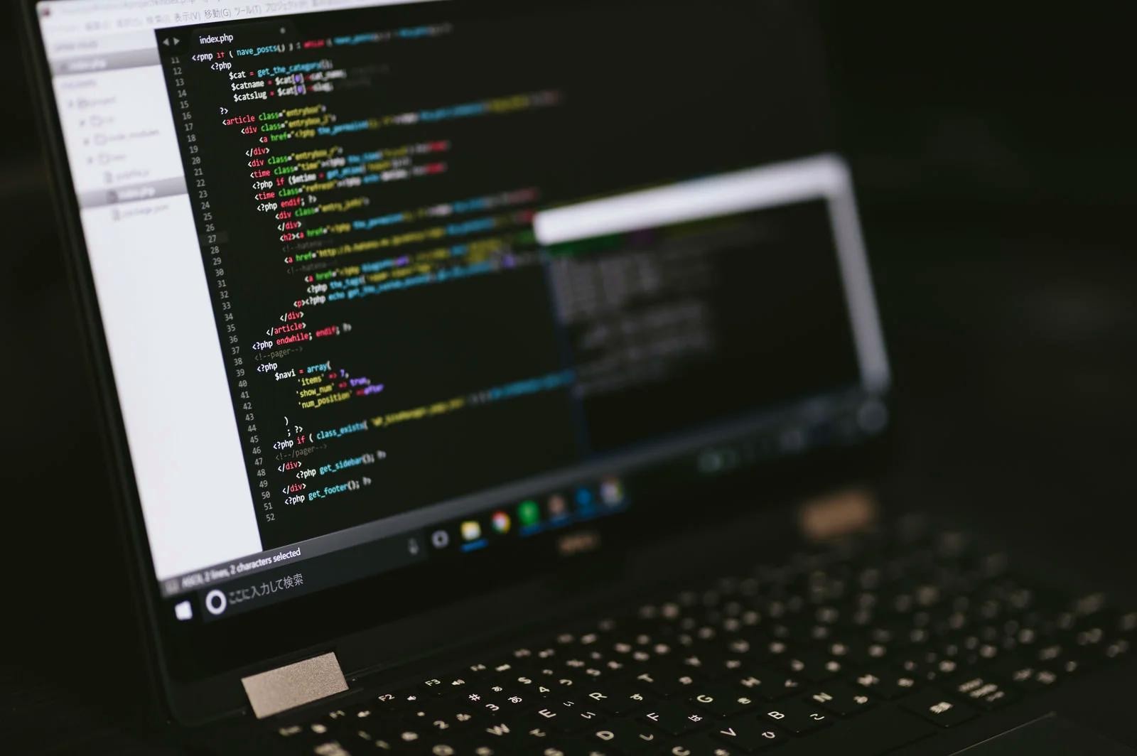 Laravelのコードと管理画面UIのイメージ