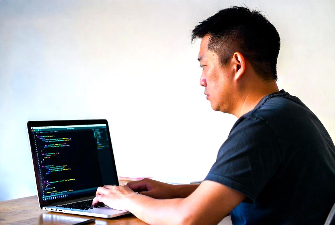 Pythonによるデータ分析とAI処理のワークフロー図