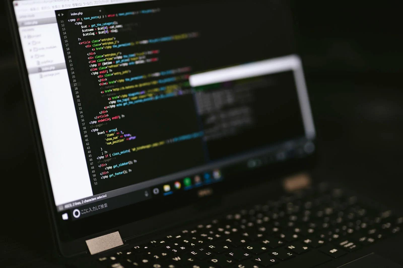 CakePHPのセキュリティ機能で安全なWebアプリを構築するイメージ
