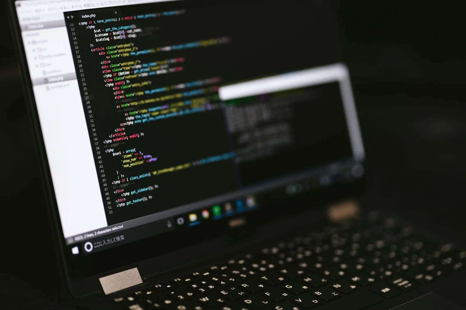 Laravelの現在の市場価値とオワコン説の真偽を分析する技術記事のアイキャッチ