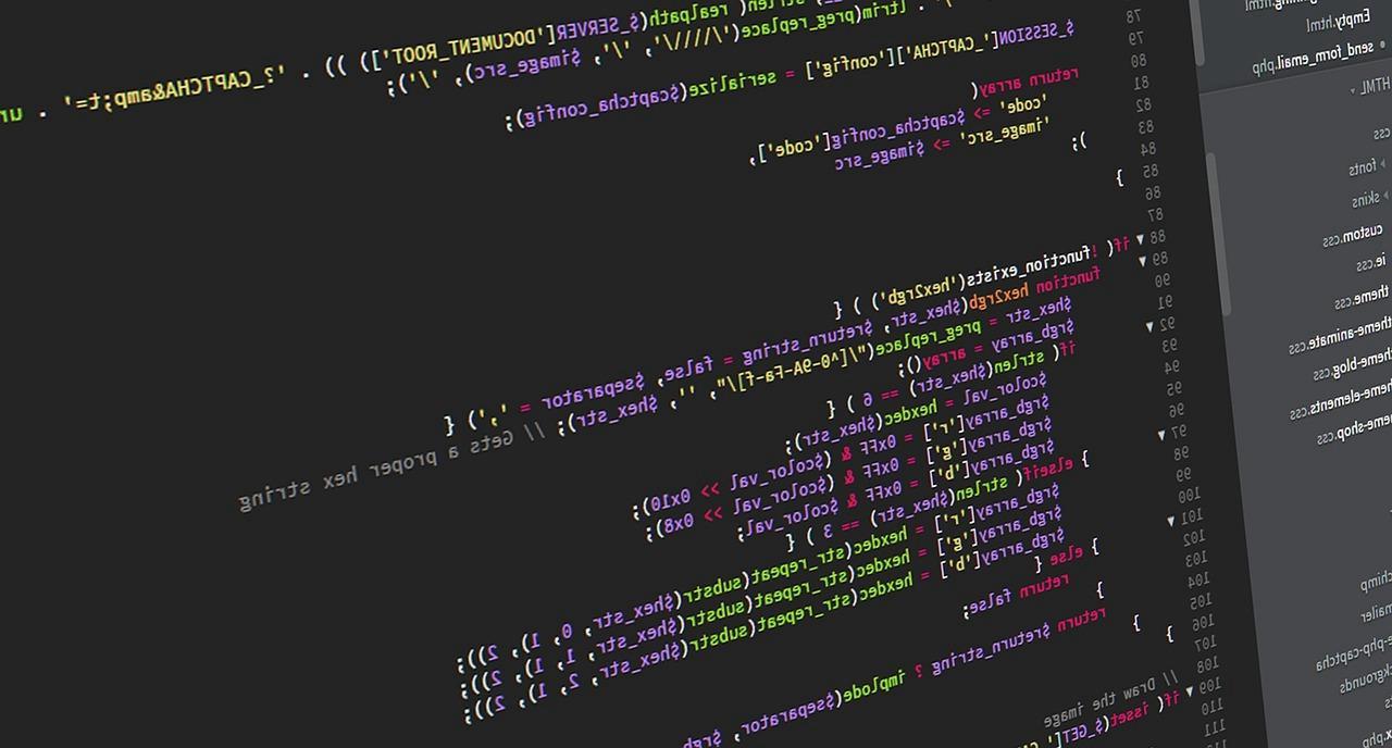WordPressの管理画面とエラーログファイルが表示されたパソコン画面