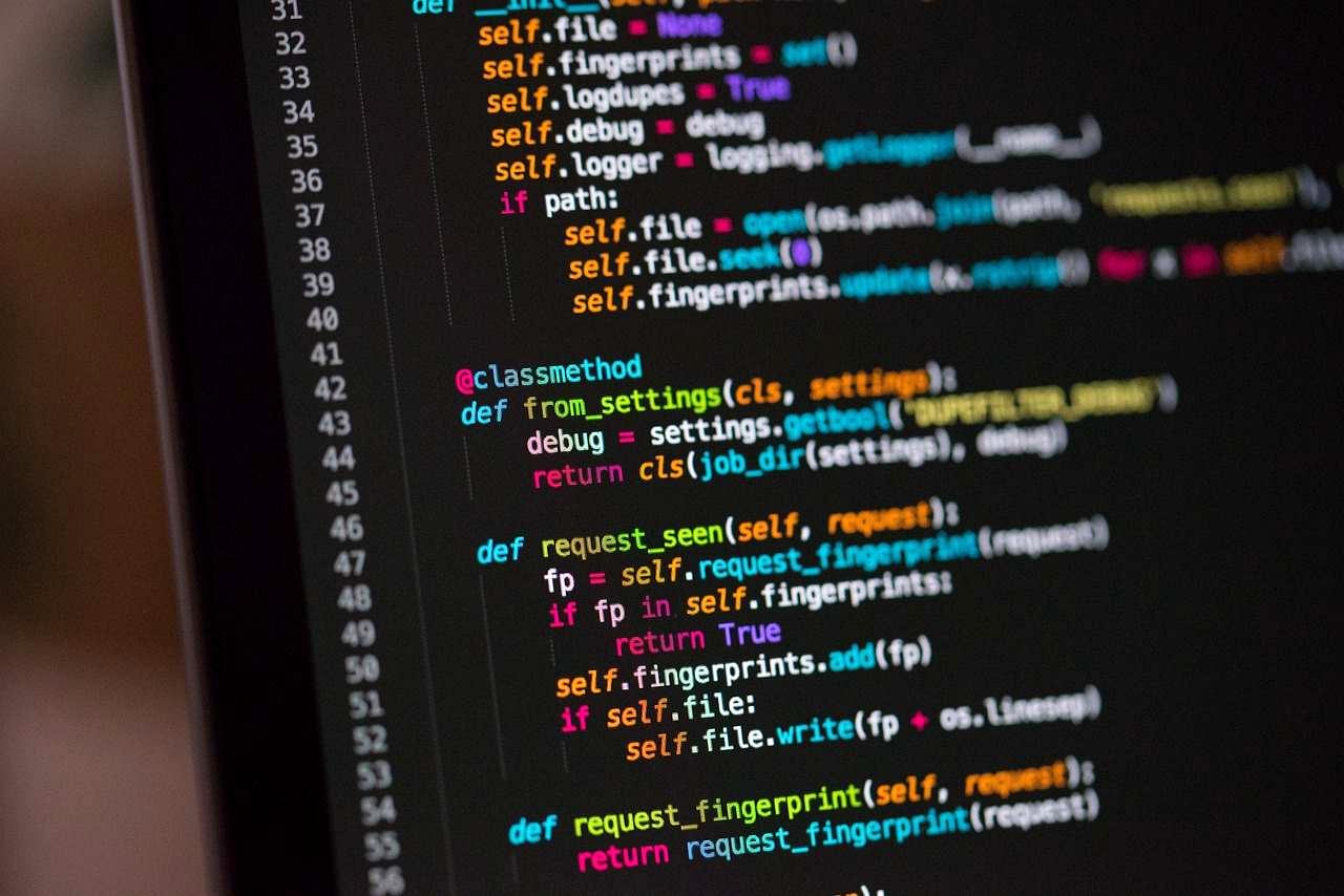 VBAとPythonやAPIなど複数技術を組み合わせるイメージ
