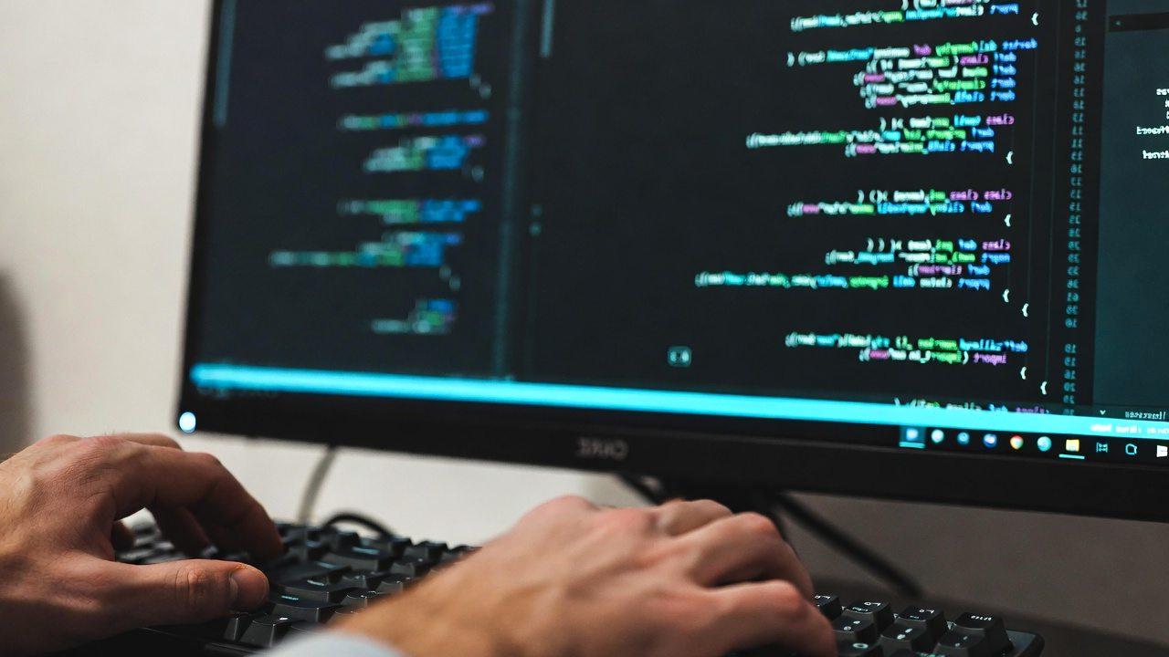 単体テスト導入前後でVBA保守性が変わる様子を示すイメージ