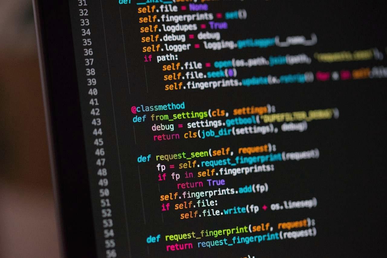 Django標準機能を活用したアプリケーション監査の手順を示すイメージ