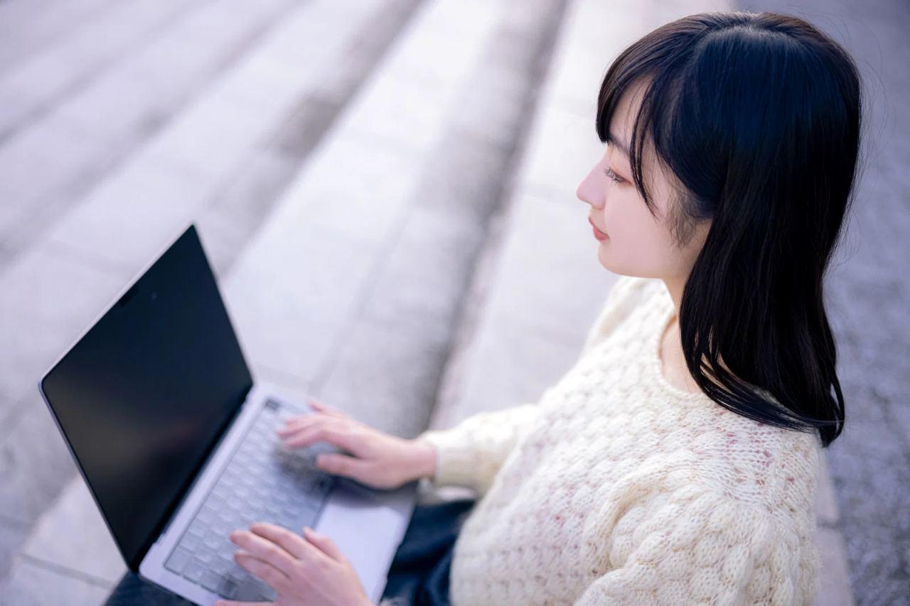 アプリケーションのコード内でドメインモデルを用いてデータを守る構造図
