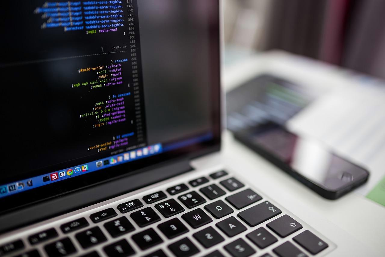 zshプラグインを組み合わせてコマンド入力を効率化する設定画面のイメージ