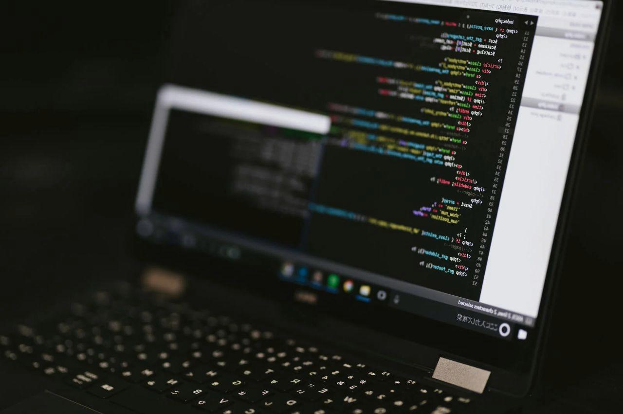 用途に応じてPHPとZigを選択する判断イメージ
