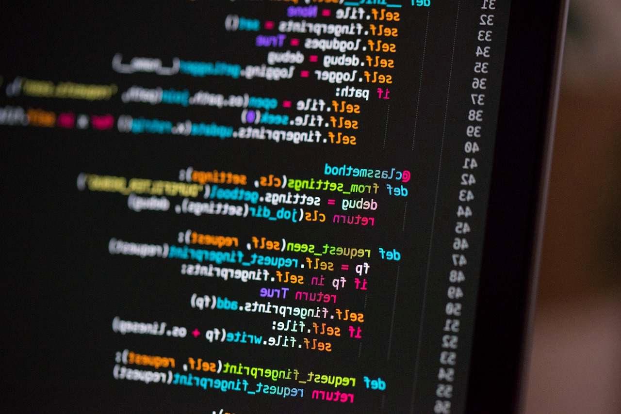 FastAPIとPythonのロゴが並ぶモダン開発イメージ