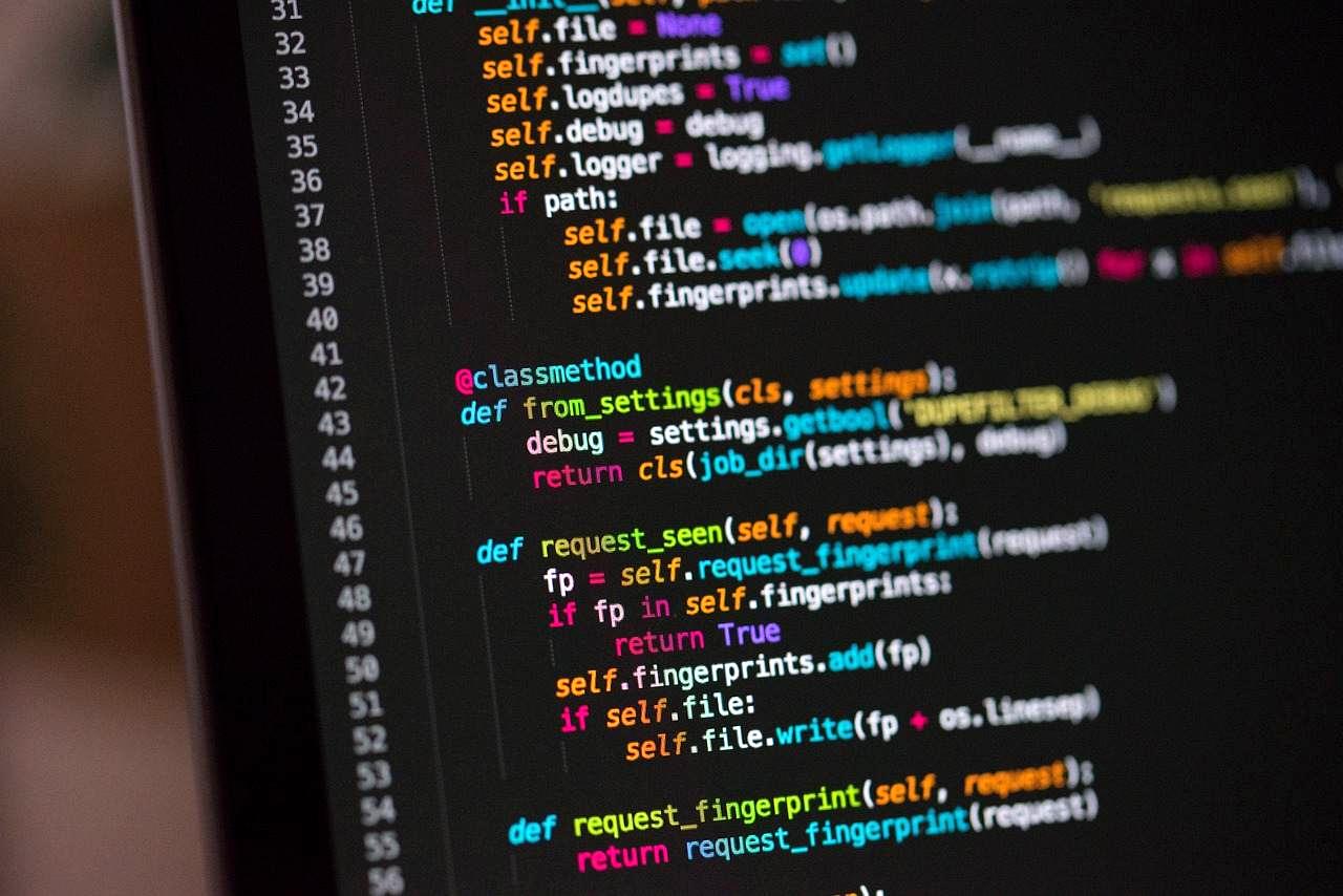 Webデータの自動収集から可視化までのシステム構築を完結させ次のステップへ進むイメージ