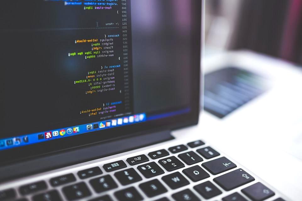 ドメイン知識を保ちながら設計要素を整理して軽量化するイメージ