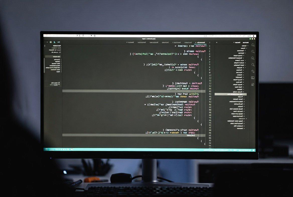 C++とSwiftの性能を比較し高負荷処理に適した言語を検討するイメージ