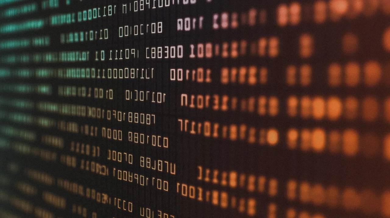 開発目的に応じてC言語とScalaを選択するイメージ