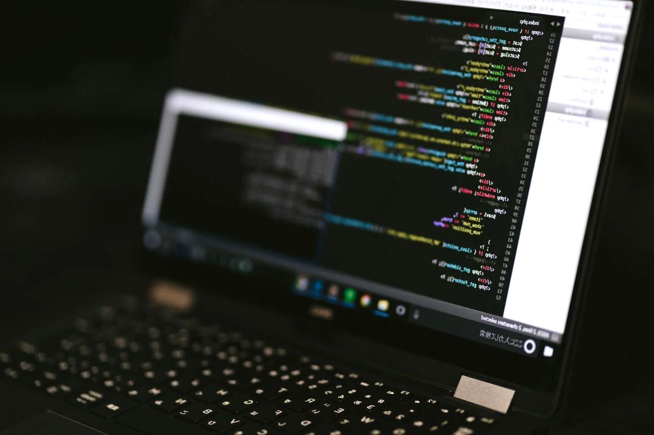 折れ線グラフと棒グラフで示すScalaとVBAの年収推移と求人件数の比較
