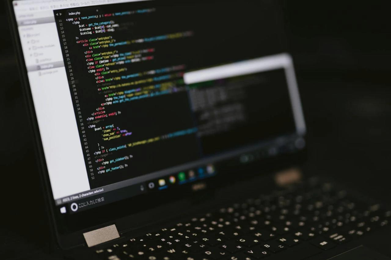 PHPファイル先頭のdeclare(strict_types=1)とIDE上で型エラーがハイライトされている画面