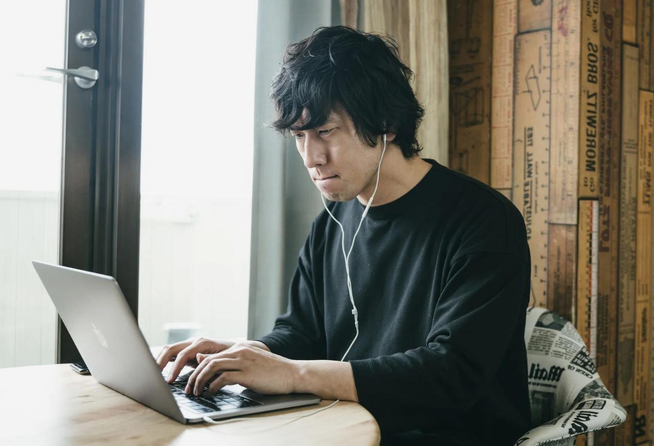 VB.NETによる保守性向上と品質担保の仕組みを説明する図