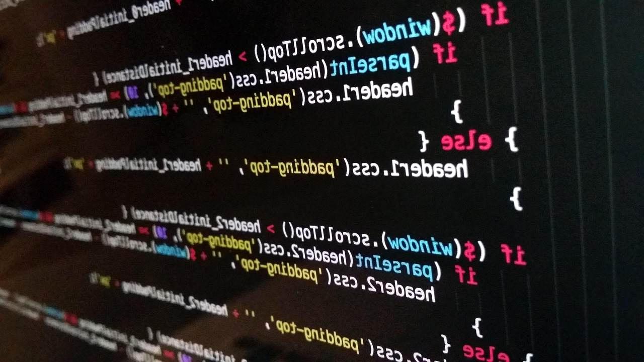 ScalaとCOBOLが向いている人を比較しているイメージ